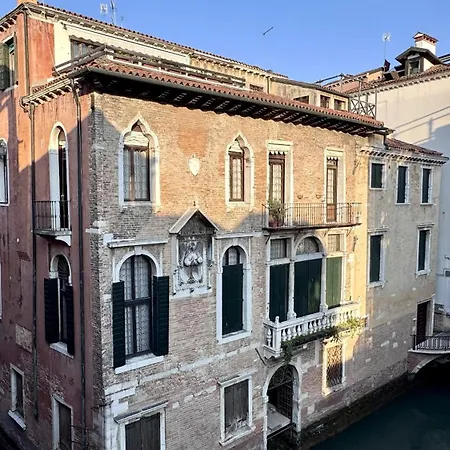 Angelo Palace Canal View *